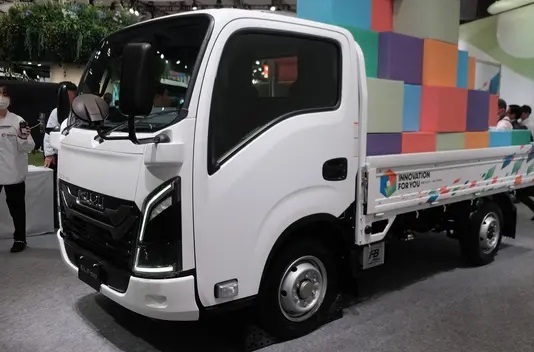 Isuzu Memperkenalkan Truk Listrik